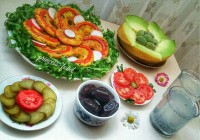 کوکو سیب زمینی با پیازچه وجعفری