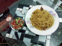 ماکارونی با سالاد شیرازی