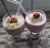 اسموتی توت فرنگی و موز