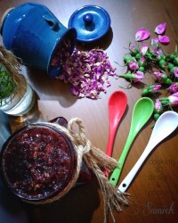 مربا گل محمدی