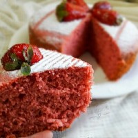 کیک توت فرنگی تازه