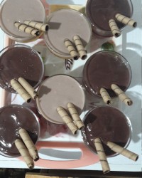 پودینگ و ژله همراه با شربت خاکشیر وتخم شربتی