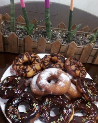 دونات واسه اولین باره که پختم?بازم بد نشد ممنون لایک میکنین?❤