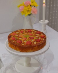 کیک توت فرنگی