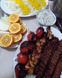 چلو کباب ،بورانی ماست و اسفناج