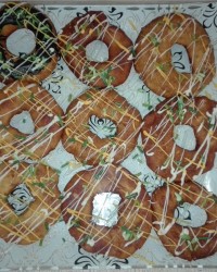 دونات با تزیین شکلات و ترافل