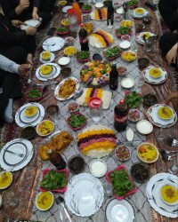 سفره افطار واسه مهمانهای عزیز