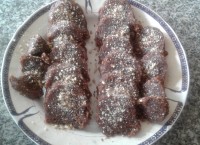 رولت خرما با مغز گردو وپسته