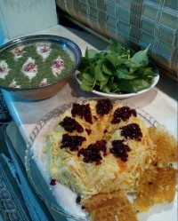 هویج پلو بامرغ وماستو خیار