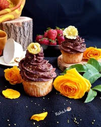 کاپ کیک باخامه شکلاتی