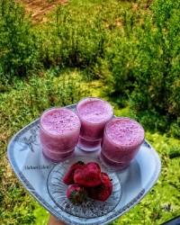 شیر توت فرنگی