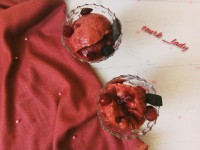 بستنی آلبالویی