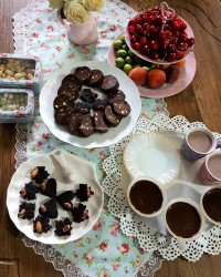 رولت شکلات رنگی