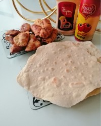 اشترودل قارچ وگوشت باپیراشکی گوشت بانون لواش تازه?بفرمایید شام ????