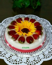 دسر ویترینی توت فرنگی