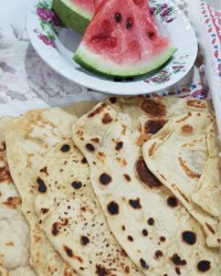 نان خانگی با ماست ورق بزنین ?