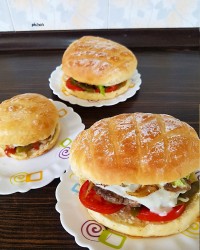 ساندویچ همبرگر و قارچ