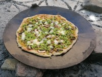 پیتزا خانوادگی تابه ای روی آتیش