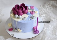 کیک خامه ای و گل شکلاتی