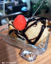 بستنی شکلاتی با دارچین و تافی
