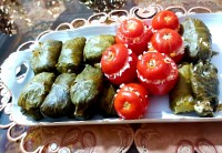 دلمه برگ مو و گوجه