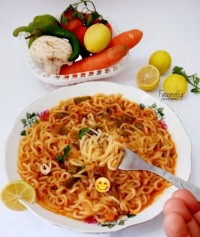 نودل چینی گوشت و سبزیجات