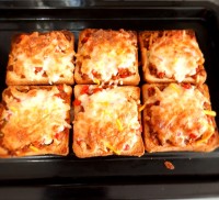 مینی پیتزا با نان تست