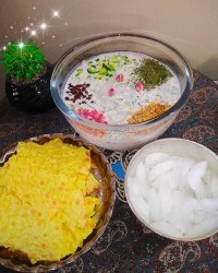 سوپ سرد (آبدوغ خیار)