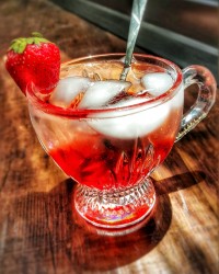 شربت توت فرنگی خانگی