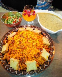 پاستا باسس قارچ، سوپ جو و شیر و سالاد شیرازی