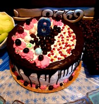 کیک اسفنجی با فیلینگ موز وگردو