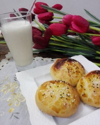 نان کماج تبریز و اسموتی موز