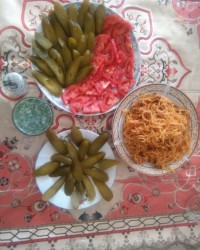 ماکارونی جان با خیار شور خونگی ودوغ محلی