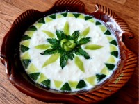 ماست خانگی،ترشیجات، سمبوسه،پوره نخود سبز، و قیصی