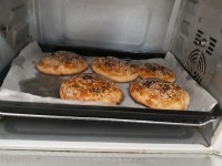 نان روغنی برای صبحانه