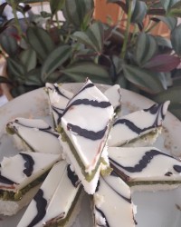 لوز نارگیل و پسته