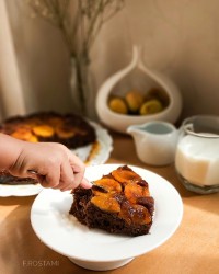 کیک آپسایدداون زردآلو