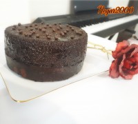 کیک شکلاتی فندقی با سس شکلاتی