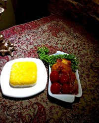 فصل فصل غوره است اینم غوره مسما بامرغ بادمجان گوجه