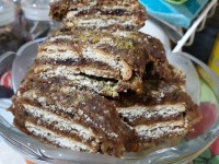 رولت خرما وبیسکوییت