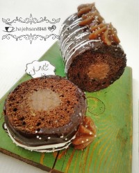 تراول کیک شکلاتی استوانه ای