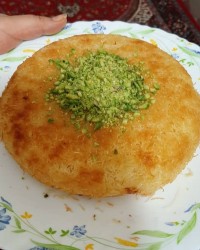 کنافه پنیری ببخشید عجله ای عکس گرفتم لطفا با نگاهتون زیبا ببینید ?