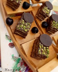 شیرینی تر برشی با گاناش فرم گرفته (بدون فر)