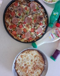 پیتزا و نون سیر