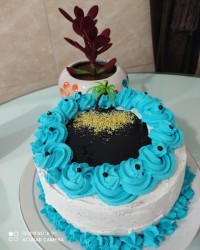 کیک خامه ای بافیلینگ موز گردو