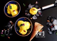 بستنی سنتی زعفرانی و دسر کاراملی