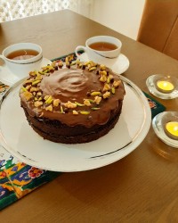 کیک شکلاتی بی بی