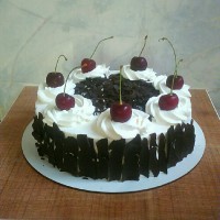 کیک جنگل سیاه (بلک فارست)