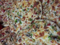 پیتزای مرغ و سبزیجات