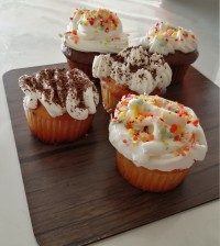 کاپ کیک ساده و شکلاتی